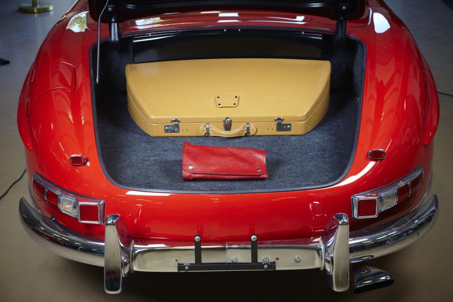  Mercedes-Benz 300 SL Roadster 1962 года  (фото 8 из 39)